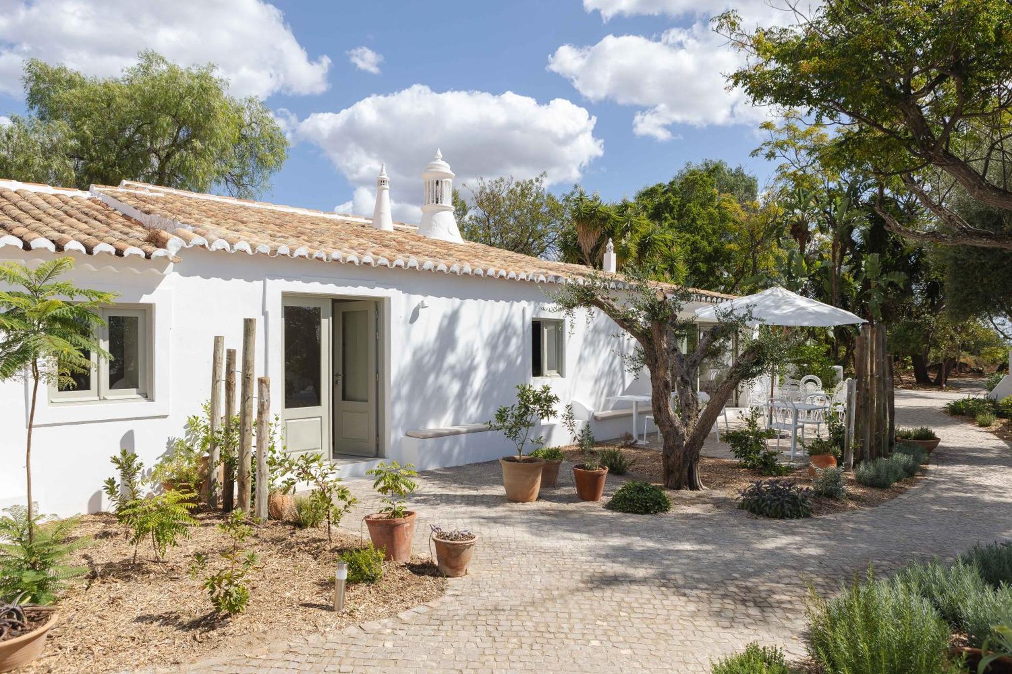 Amago Guesthouse Santa Barbara de Nexe Exterior photo